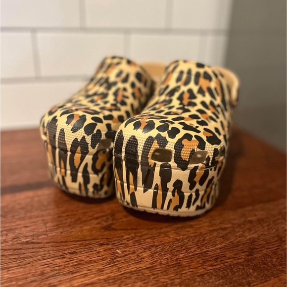 Womens Platform “Croc” Style Shoes Leopard print Size 6 - Picture 2 of 3